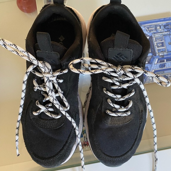 Trail shoes. Size 6. Black and white - Picture 1 of 6